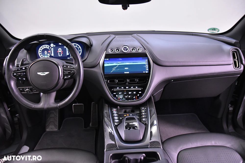 Aston Martin DBX - 9