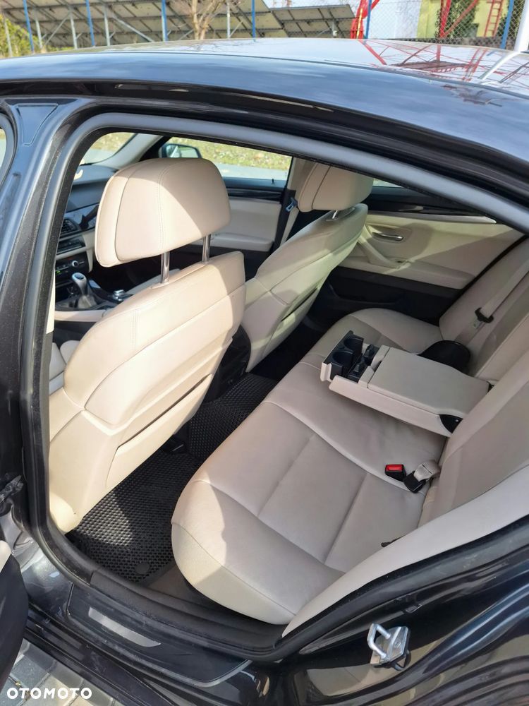 BMW Seria 5 520d Luxury Line - 9