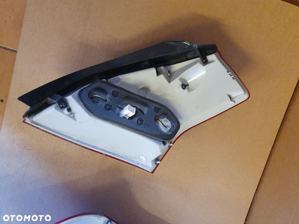 LAMPA PRAWY LEWY TYŁ KIA PRO CEED 1 I 3 DRZWI - 6