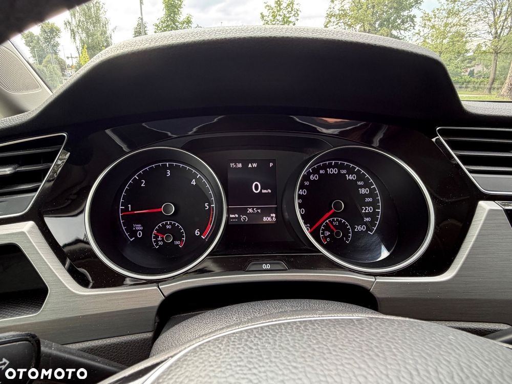 Volkswagen Touran - 12