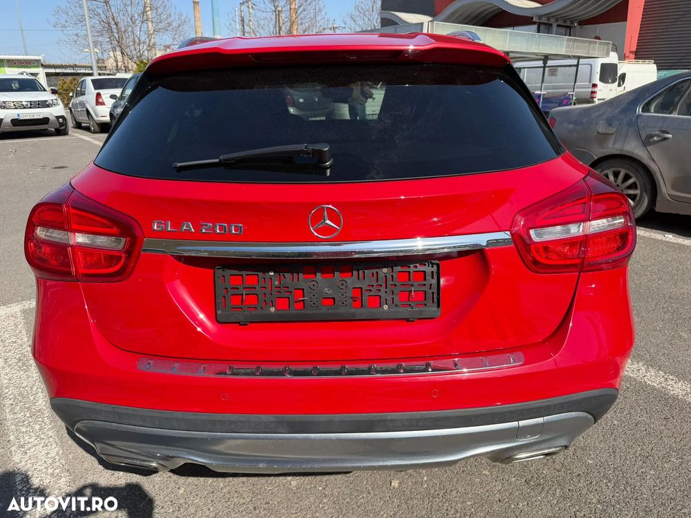 Mercedes-Benz GLA - 13