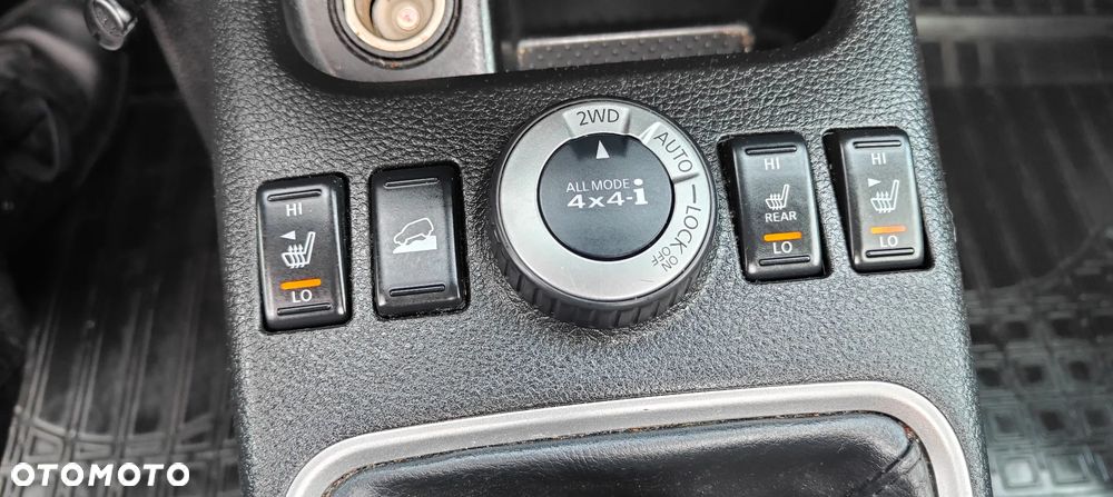 Nissan X-Trail 2.0 dCi 4x4 DPF Platinum - 37