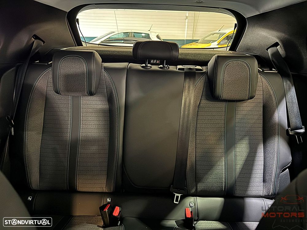 Peugeot 2008 1.2 PureTech Allure EAT8 - 37