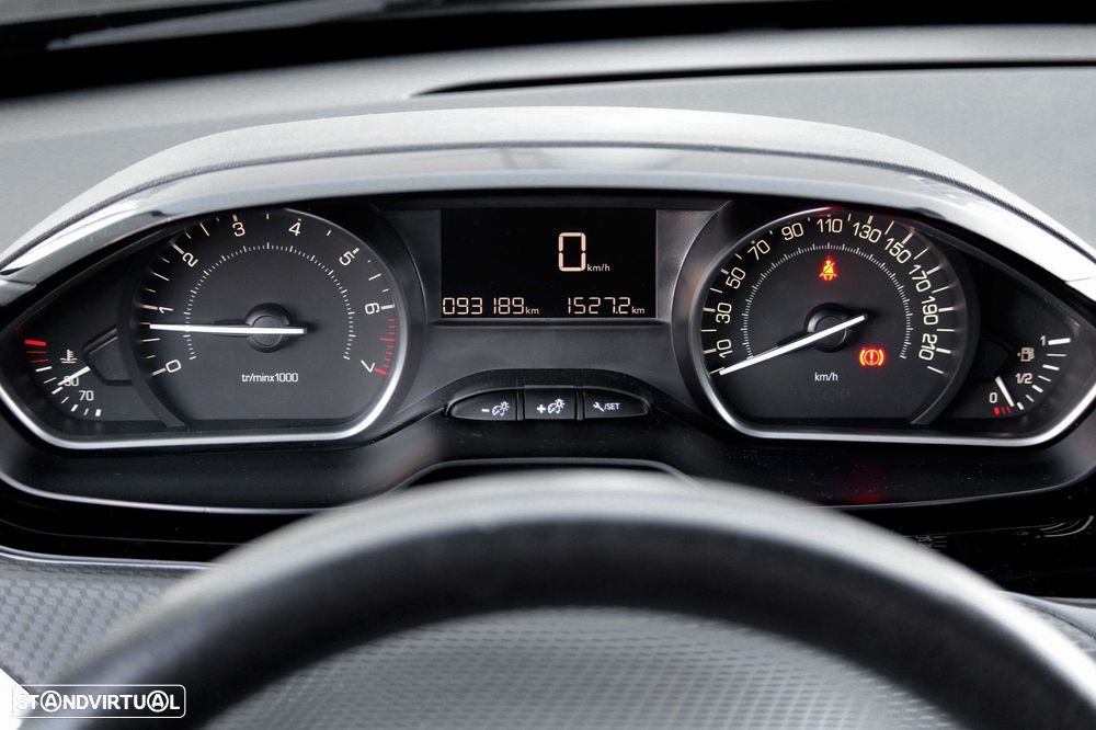 Peugeot 208 1.2 PureTech Style - 27
