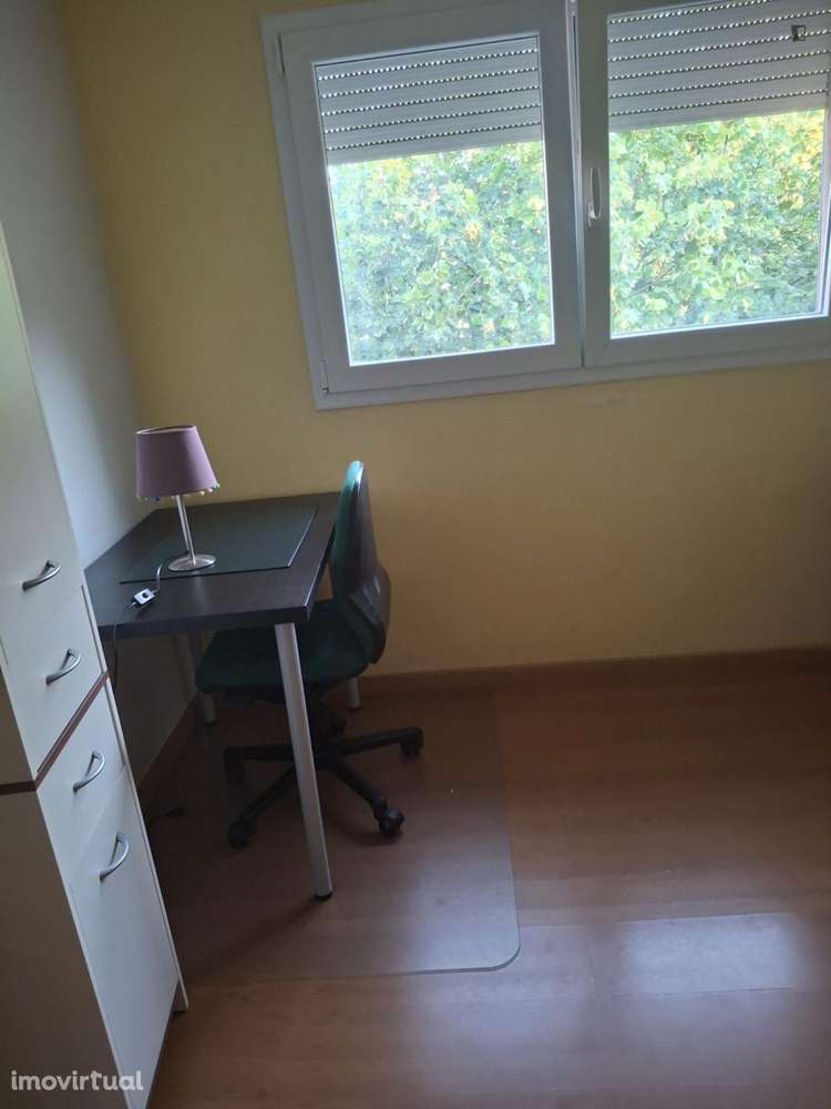 Quarto - localizado em Alto de São João Coimbra - Grande imagem: 5/9