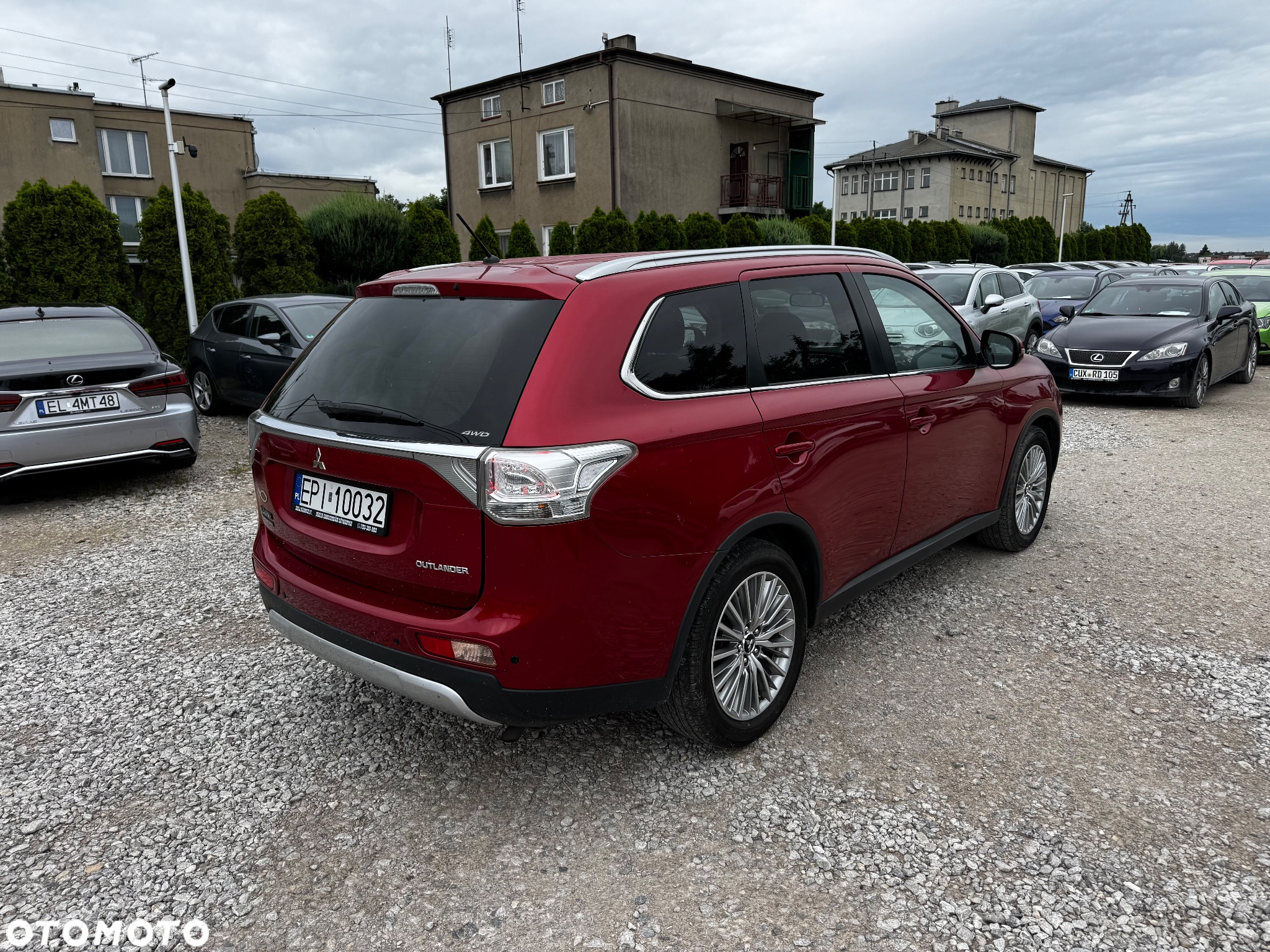 Mitsubishi Outlander 2.0 Instyle + 4WD CVT - 19