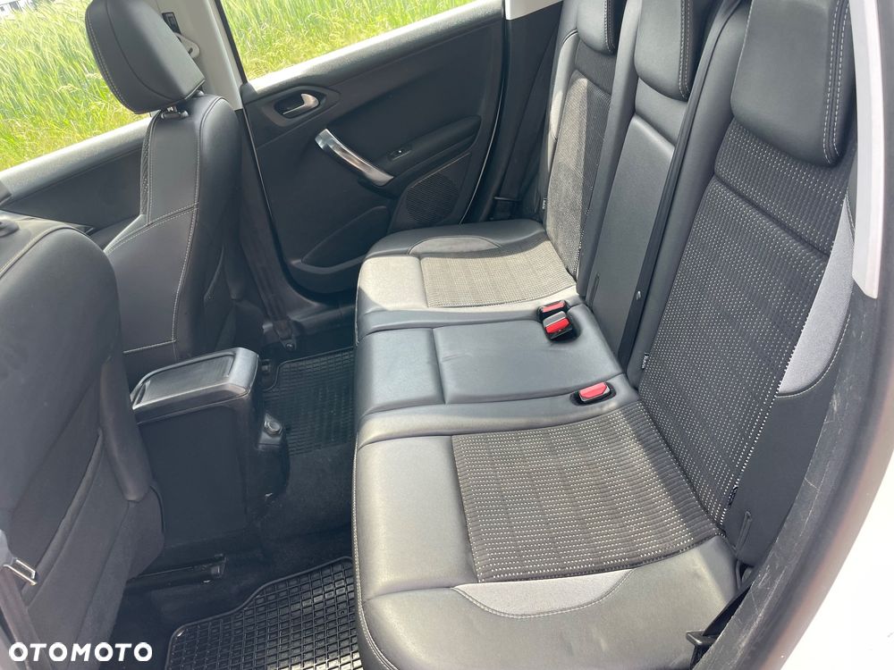 Peugeot 2008 1.6 e-HDi Allure S&S - 9