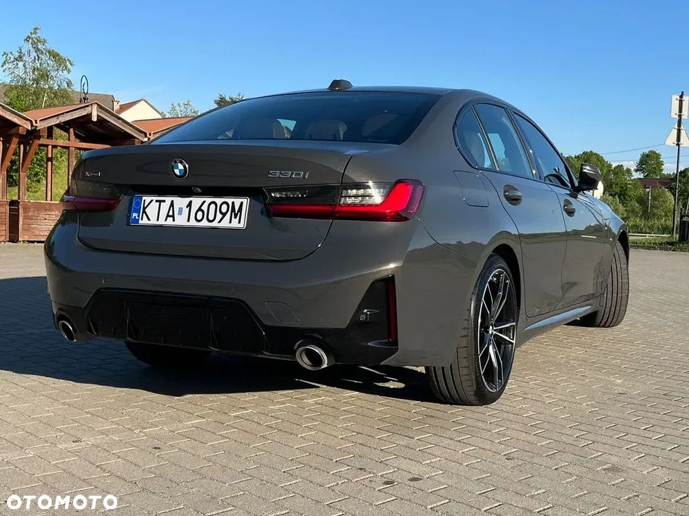 BMW Seria 3 330i M Sport - 13