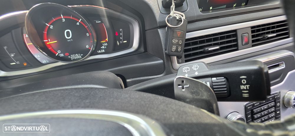 Volvo XC 70 2.0 D4 Momentum Geartronic - 48