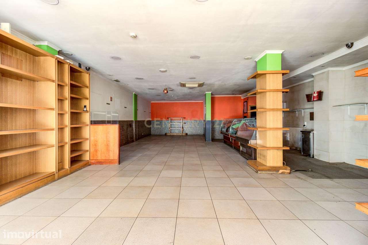 Espaço comercial com 140m2 localizado na Rua de Moçambique no Prior Ve - Grande imagem: 3/14