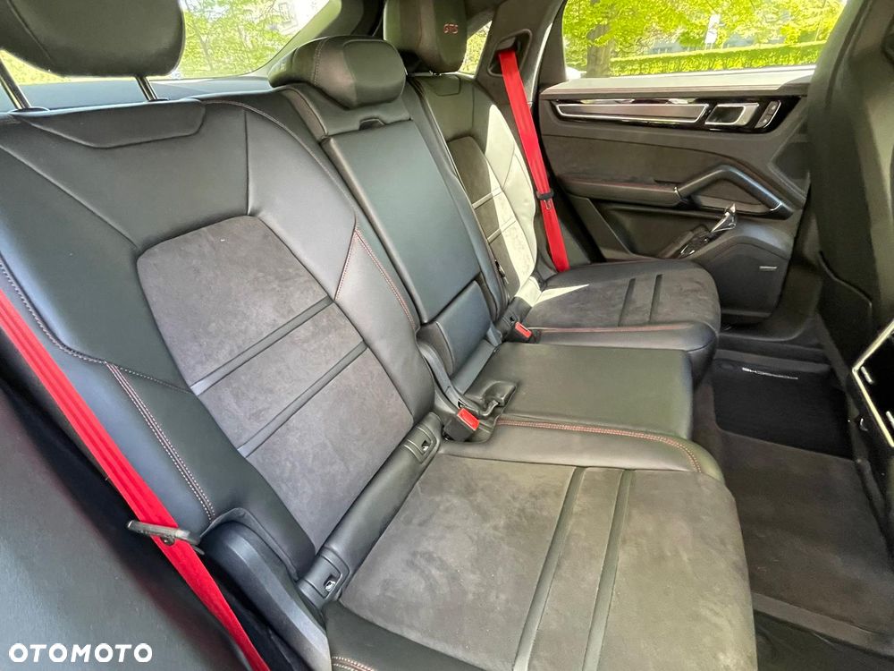 Porsche Cayenne GTS - 6