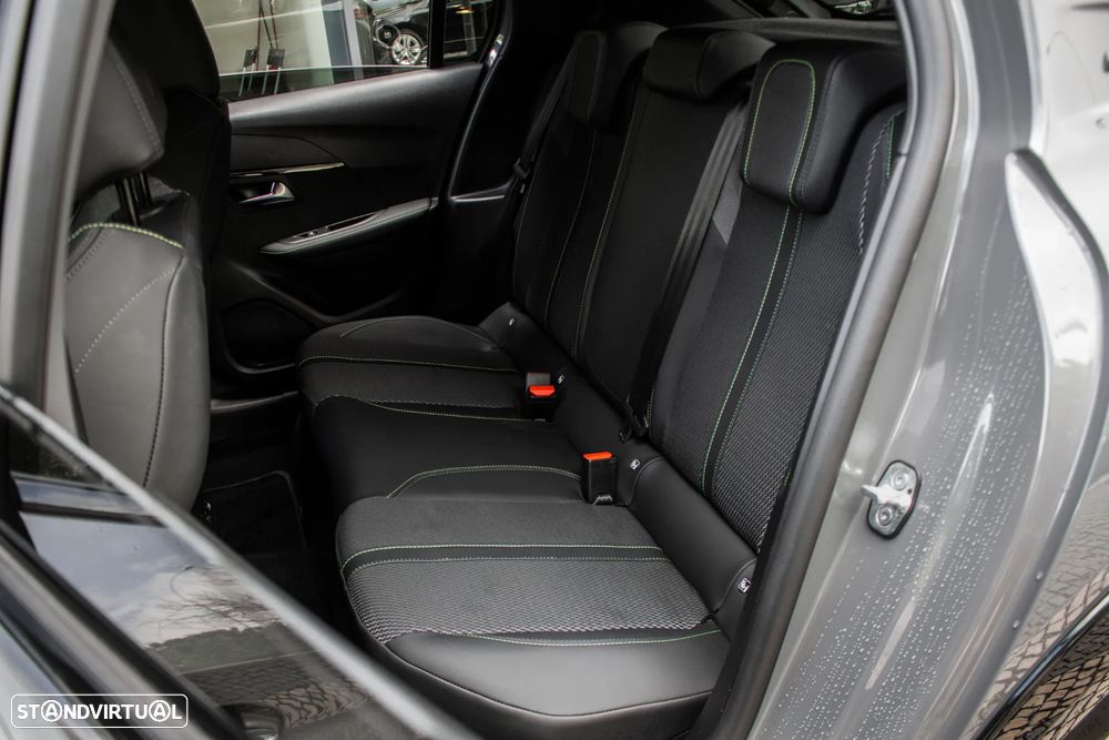 Peugeot 208 1.2 Hybrid GT e-DCS6 - 28