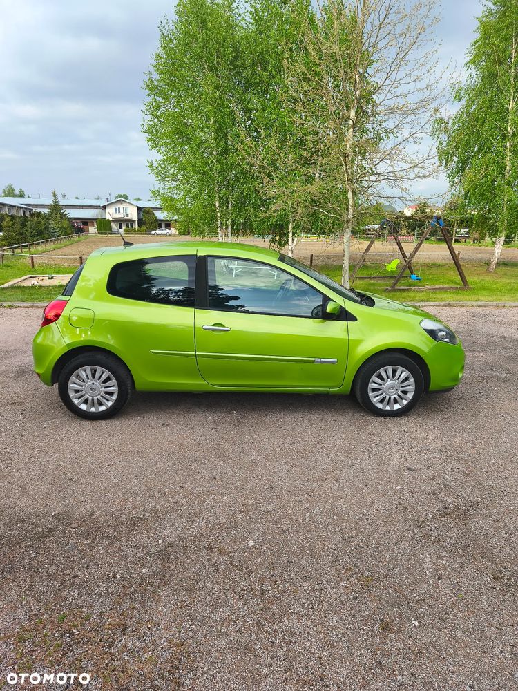 Renault Clio 1.2 16V 75 TomTom Edition - 9