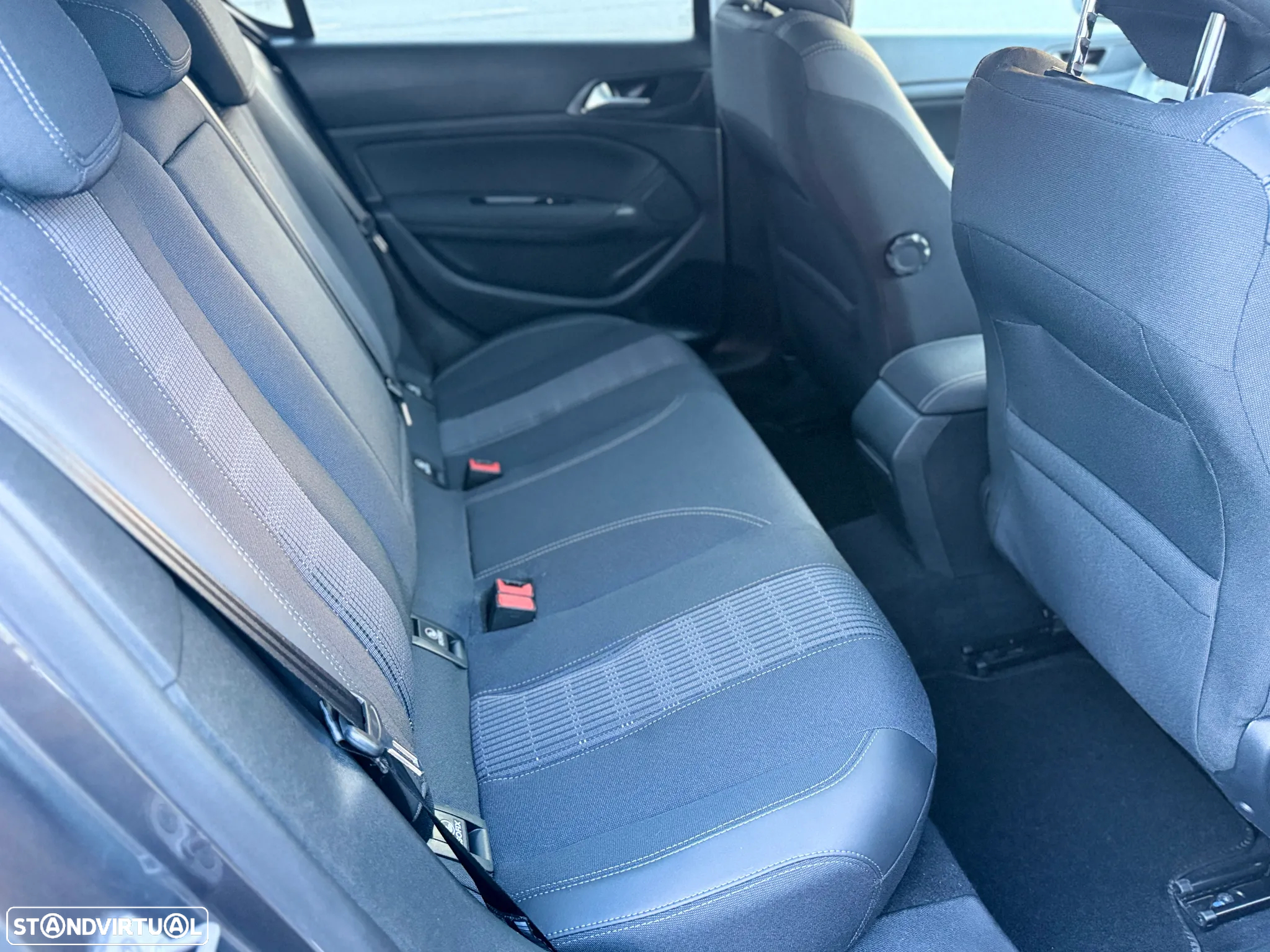 Peugeot 308 1.2 PureTech Allure EAT8 - 12