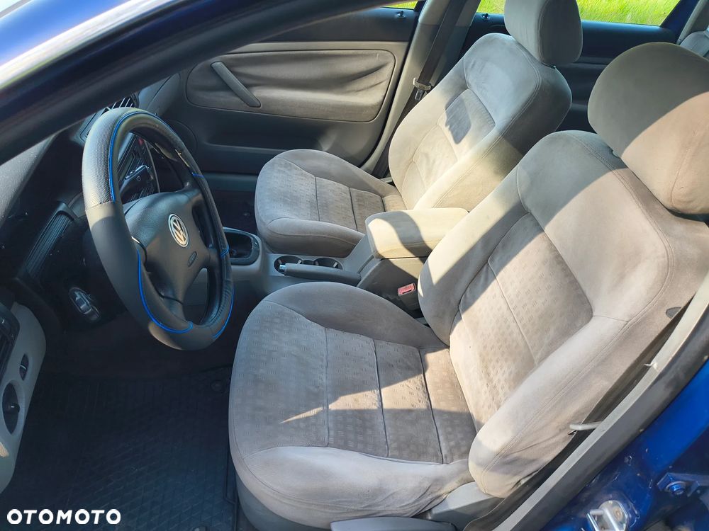 Volkswagen Passat 1.9 TDI 4Motion Comfortline - 5