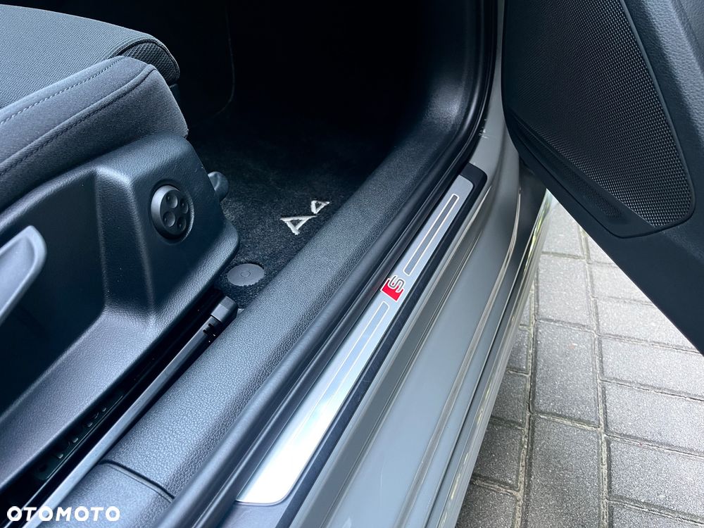 Audi A4 Avant 40 TDI quattro S tronic S line - 28
