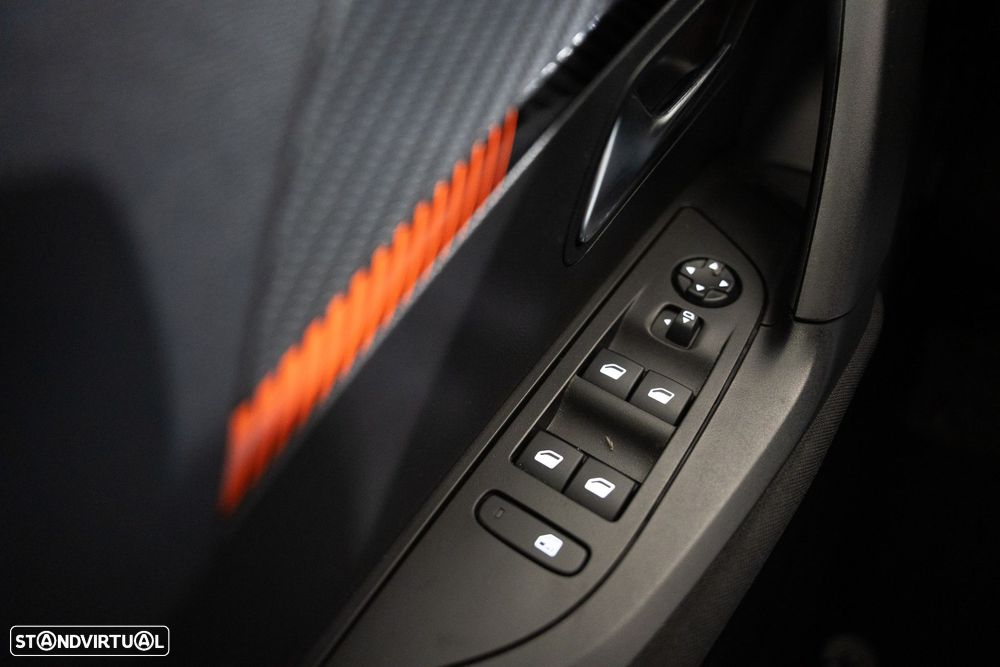 Peugeot 2008 1.2 PureTech Active Pack - 12