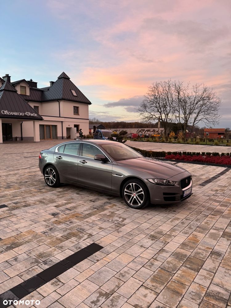 Jaguar XE 20d AWD Prestige - 4