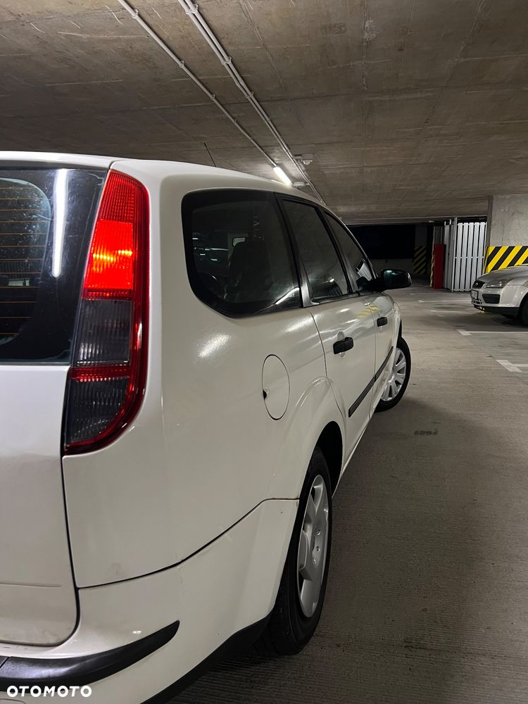 Ford Focus 1.6 Ghia - 9