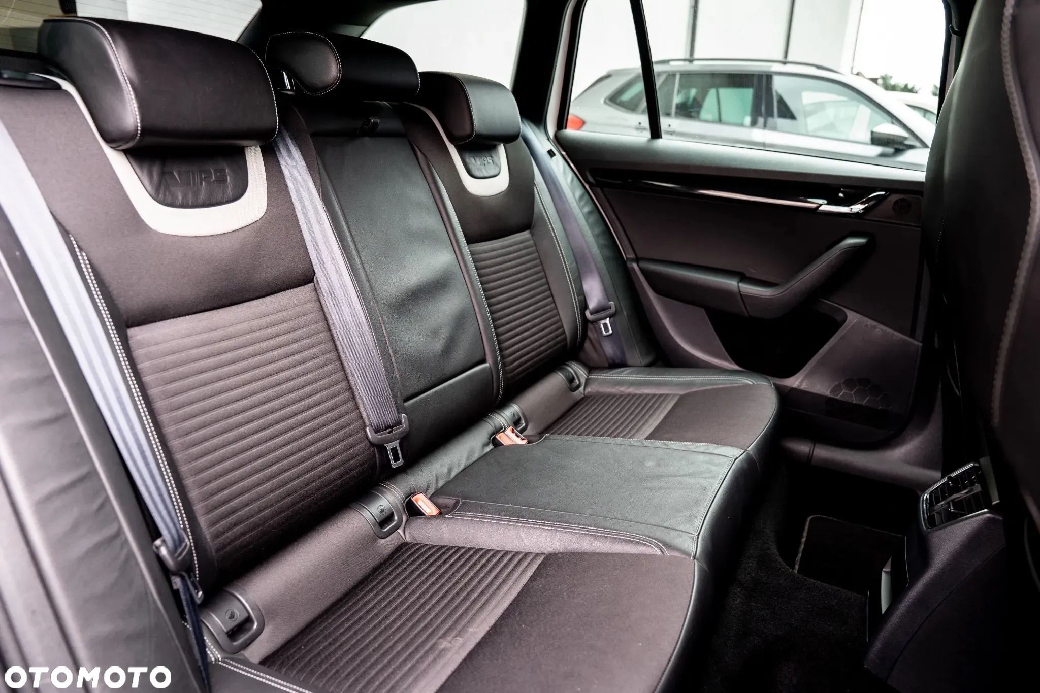 Skoda Octavia Combi 2.0 TDI DSG RS - 29