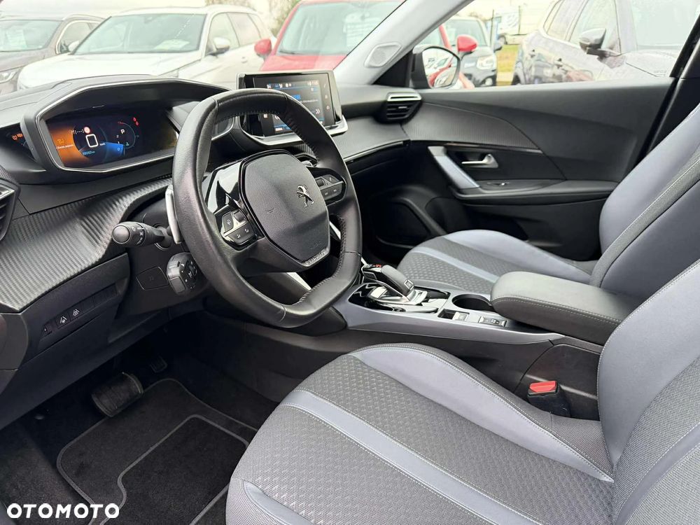 Peugeot 2008 BlueHDi 130 EAT8 Allure - 21
