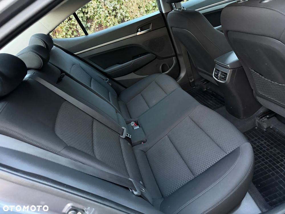 Hyundai Elantra 1.6 Comfort - 34