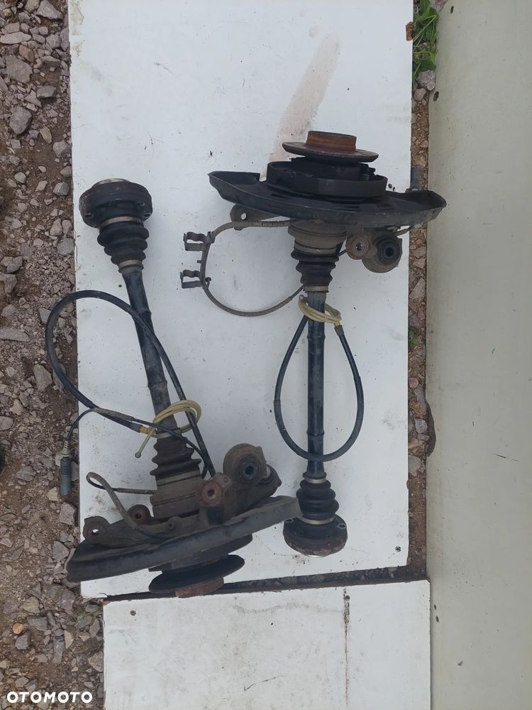 BMW E90 E91 E92 330 X-drive 3.0 D PÓŁOŚ PRAWA LEWA PIASTA TYLNA 7533452 7533453 - 4