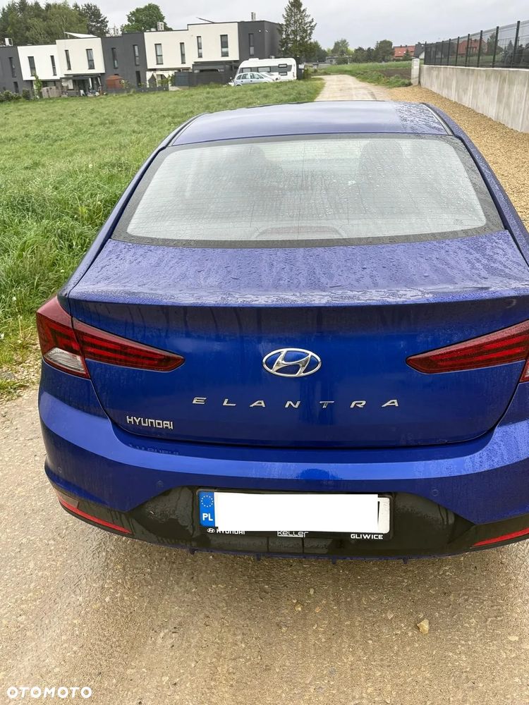 Hyundai Elantra 1.6 Comfort - 11