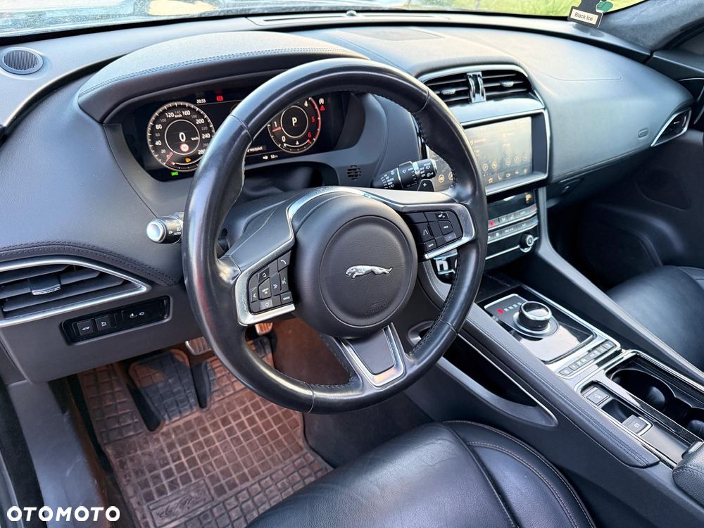 Jaguar F-Pace 20d Prestige - 8