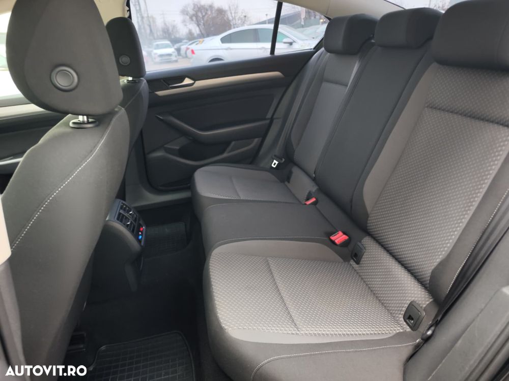 Volkswagen Passat - 17
