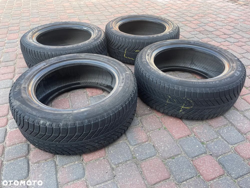 Opony zimowe 235/55/17 GOOD YEAR VECTOR 4SEASONS 4x4 suv wzmacniane