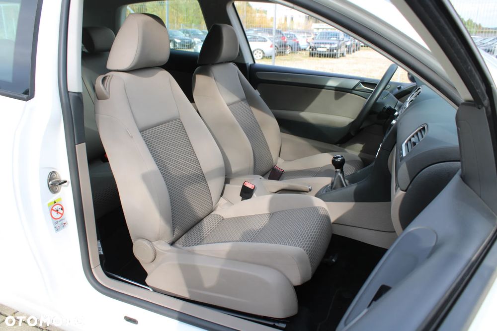 Volkswagen Golf - 23