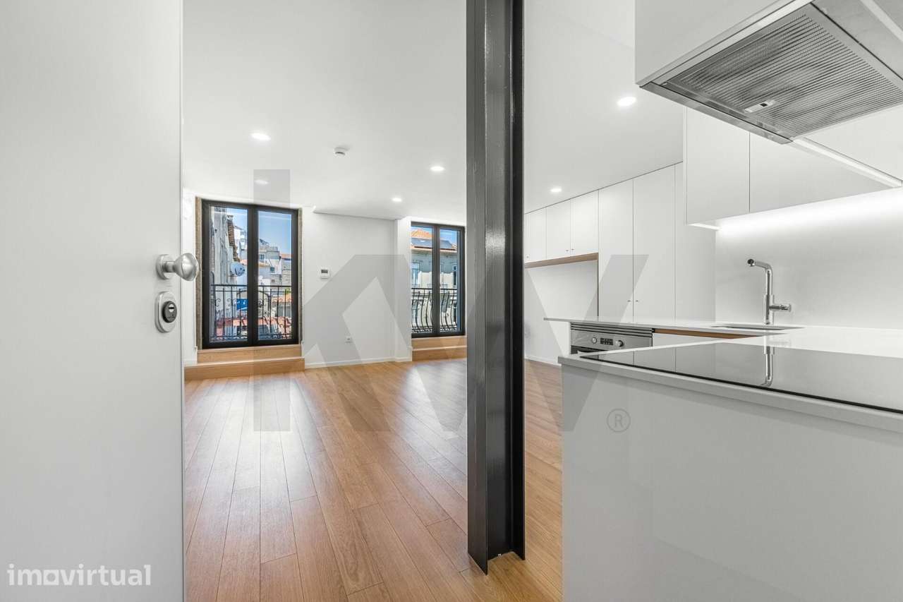 Apartamento "Studio", com Varanda, Mobilado e equipado, no centro do - Grande imagem: 5/9