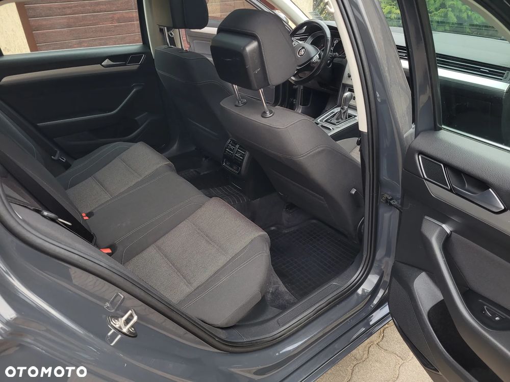 Volkswagen Passat - 13