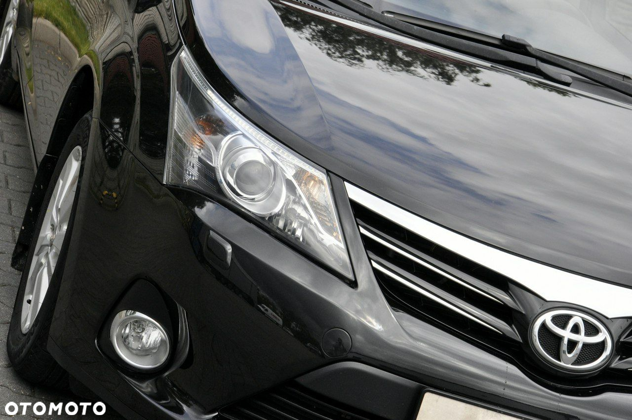 Toyota Avensis 1.8 Sol - 26
