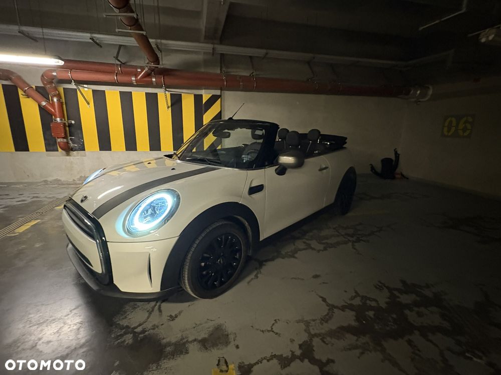 MINI Cooper Essential Trim - 3