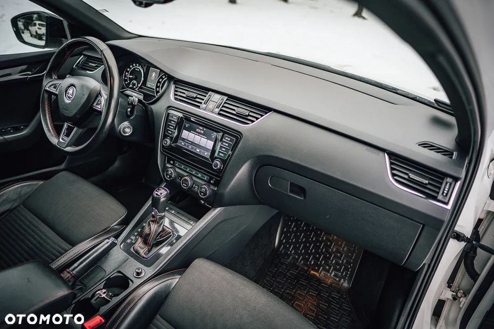 Skoda Octavia 2.0 TDI DSG RS - 33