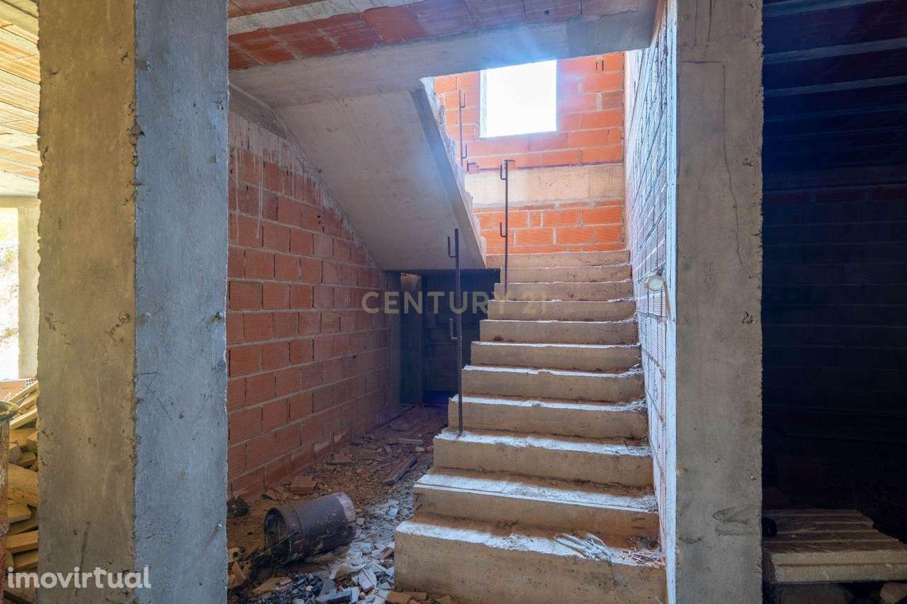 Terreno c/ Moradia em Cosntrução - Grande imagem: 4/37