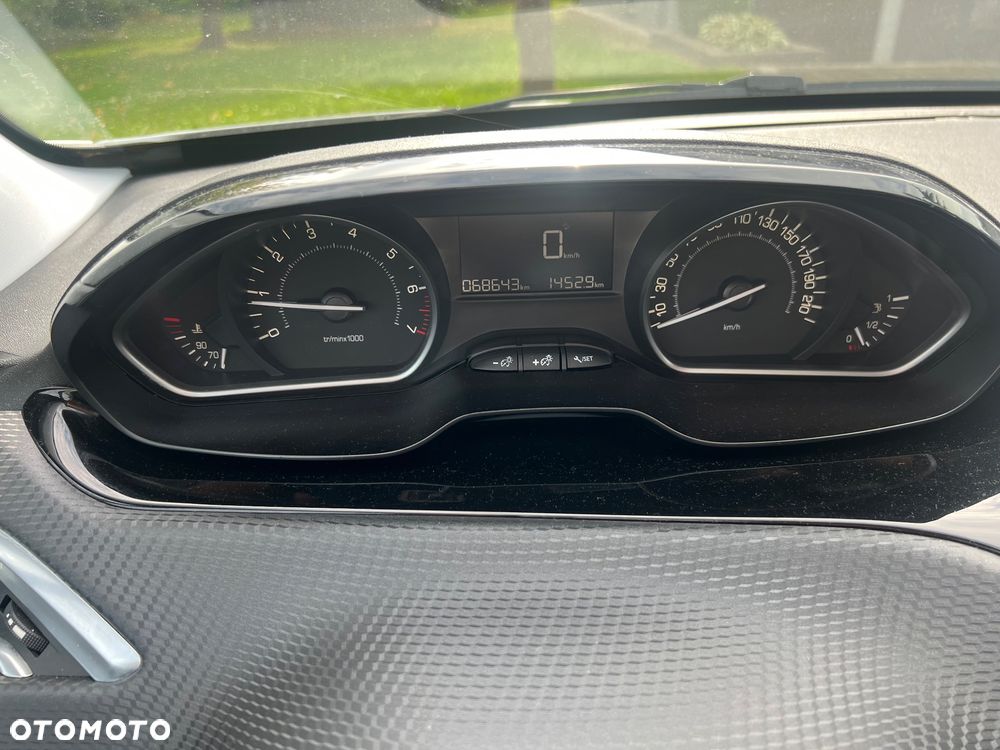 Peugeot 208 1.2 PureTech Style - 12