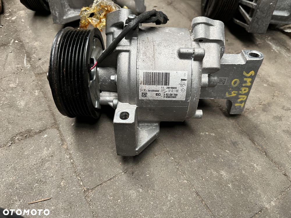 Sprężarka klimatyzacji 0.9 TCE SMART 453 926002090R - 2