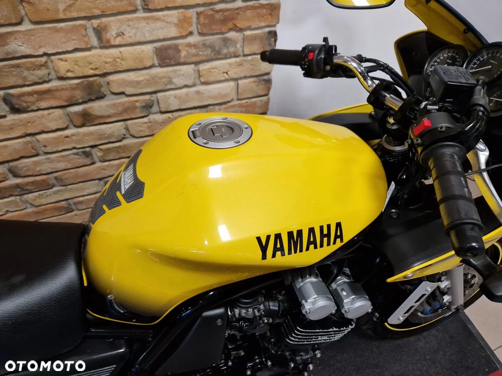 Yamaha FZS - 36