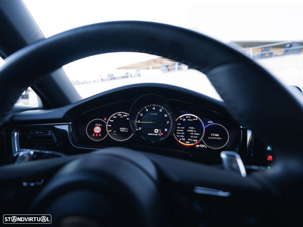 Porsche Panamera 4 E-Hybrid - 18