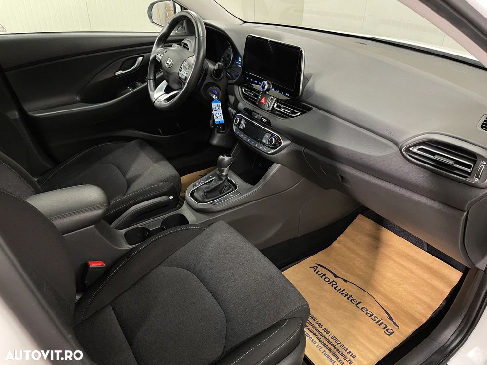 Hyundai i30 1.6 CRDI 48V-Hybrid DCT Trend - 11