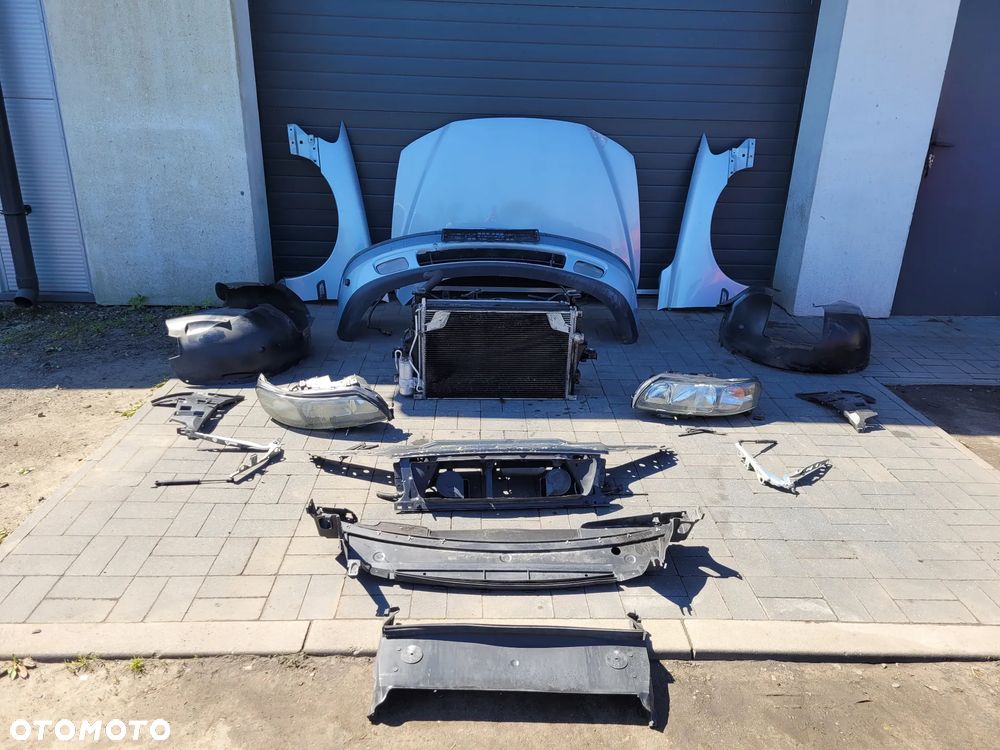 Volvo V70 II 00-05 Zestaw maska blotniki zderzak lampy 444-46 - 2