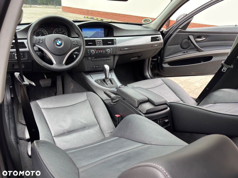 BMW Seria 3 320i - 29