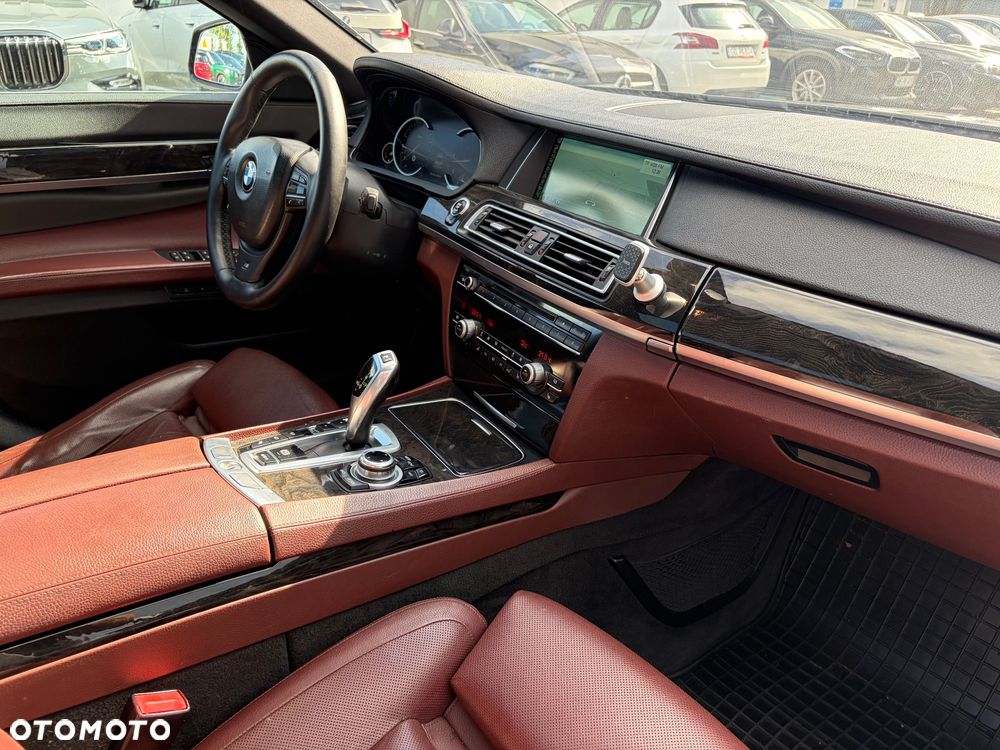 BMW Seria 7 730Ld - 28
