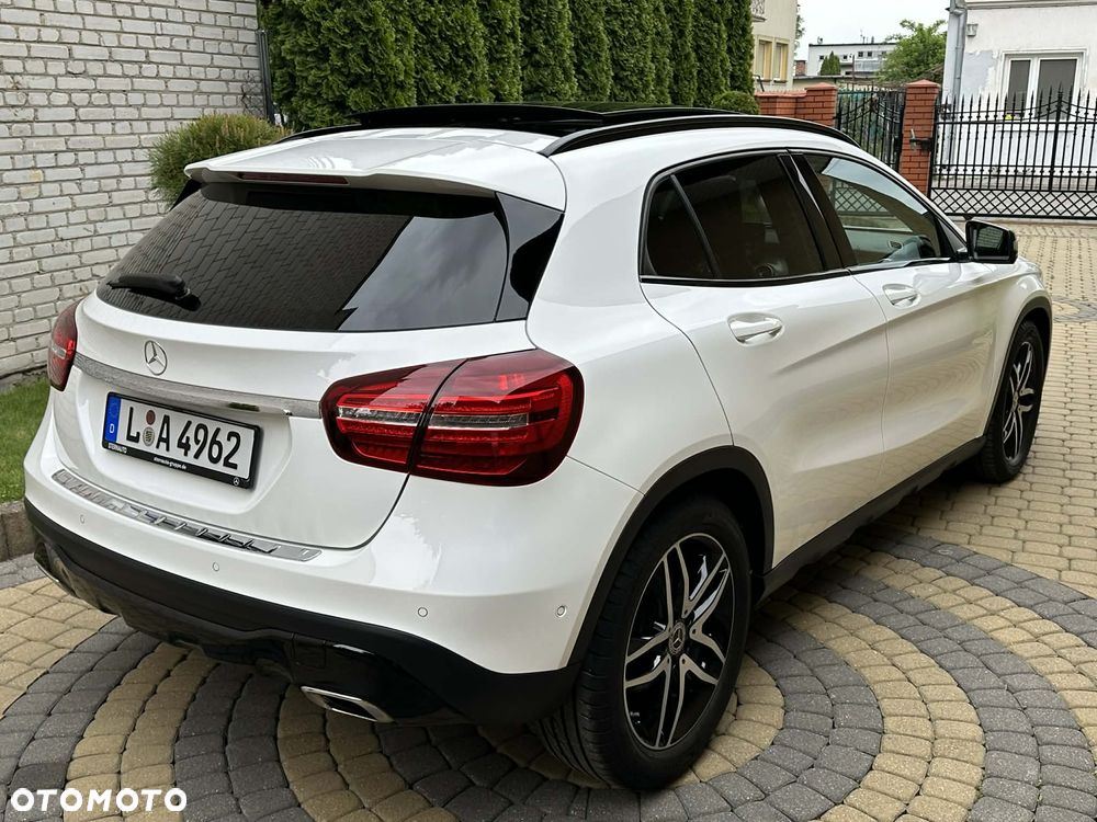 Mercedes-Benz GLA 200 7G-DCT Urban - 19