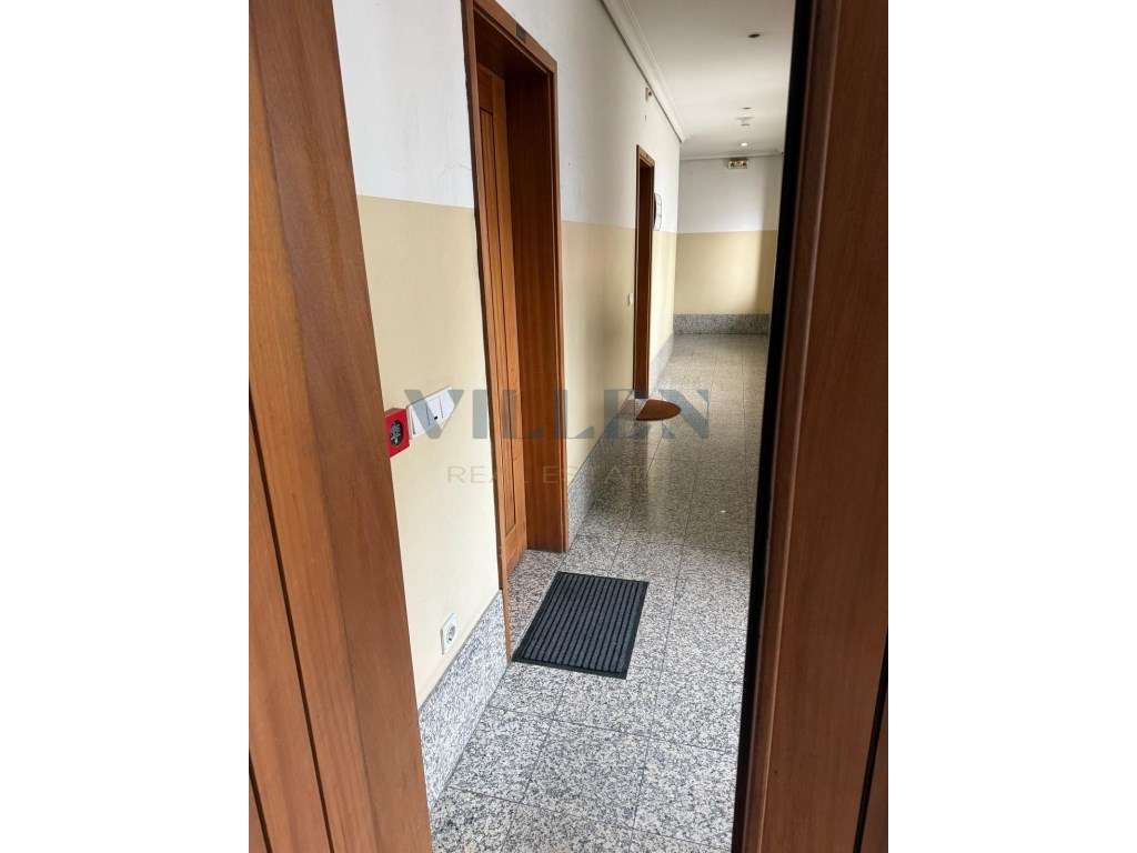 Escritório no Centro de Santo Tirso com 313,4 m² e Potencial para T... - Grande imagem: 3/40