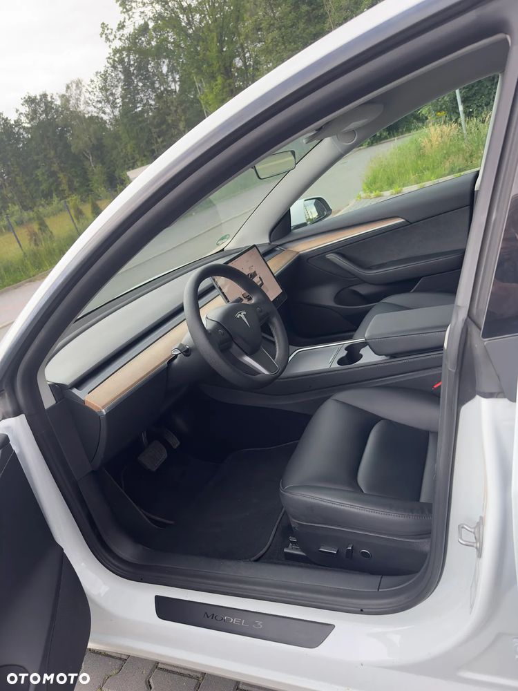 Tesla Model 3 - 9