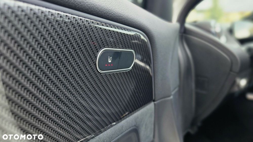 Mercedes-Benz GLA - 9